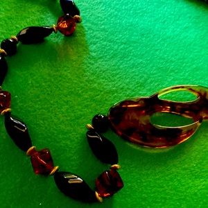 Necklace onyx 16 inch with sting ring closure